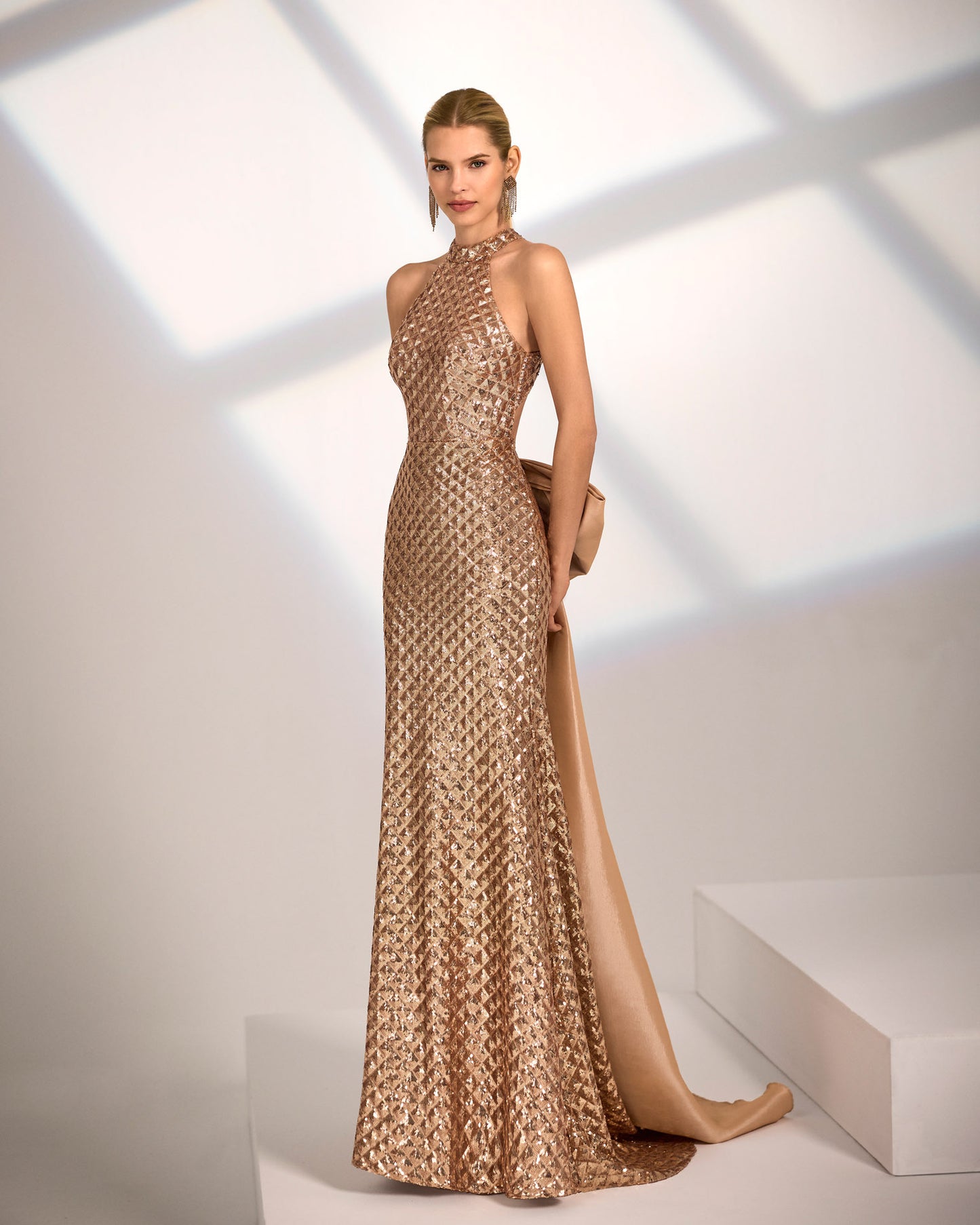 VESTIDO DE LENTEJUELAS TONO ORO ROSA- VICTORIA