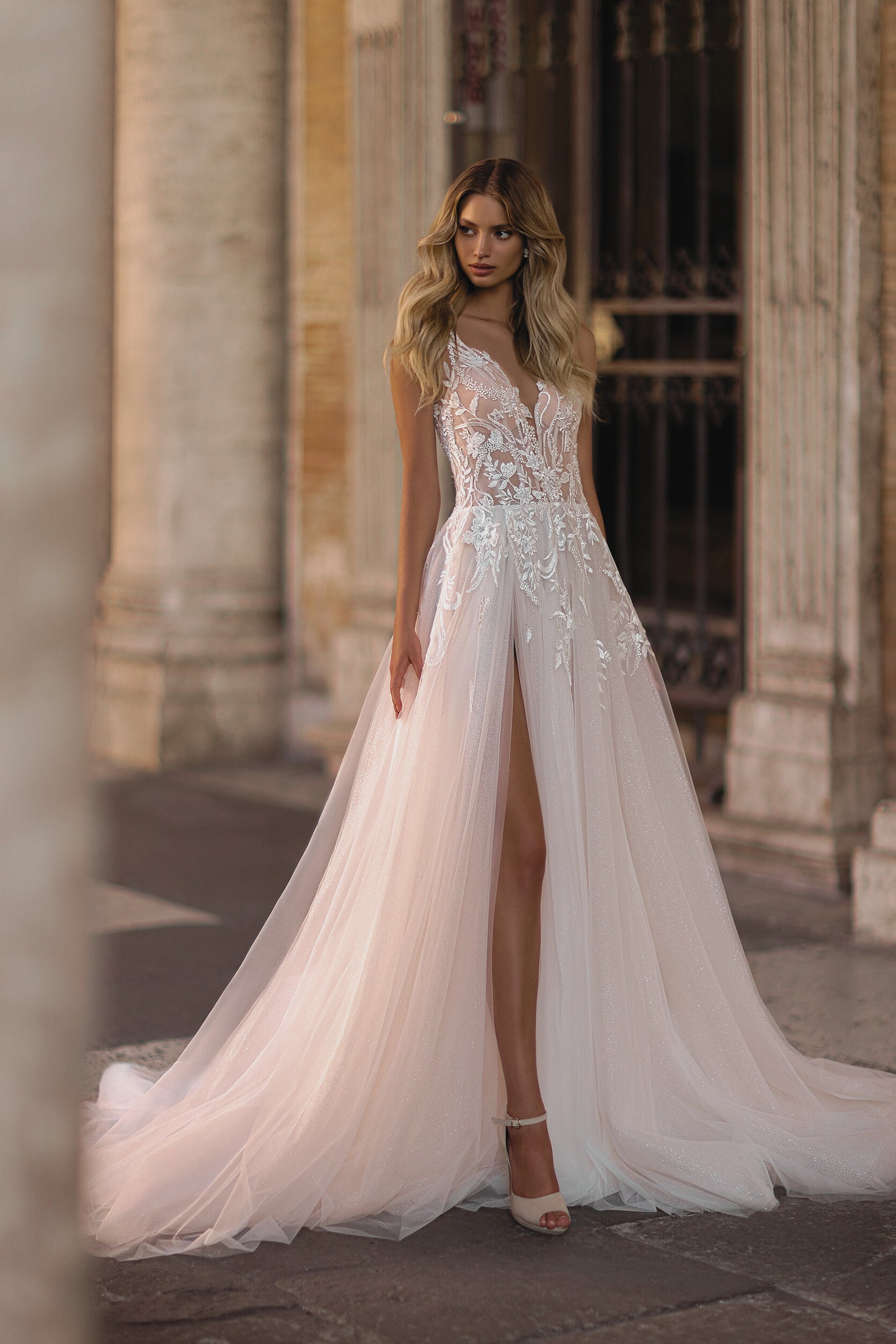 VESTIDO DE NOVIA LIGERO CON APERTURA - SASHA