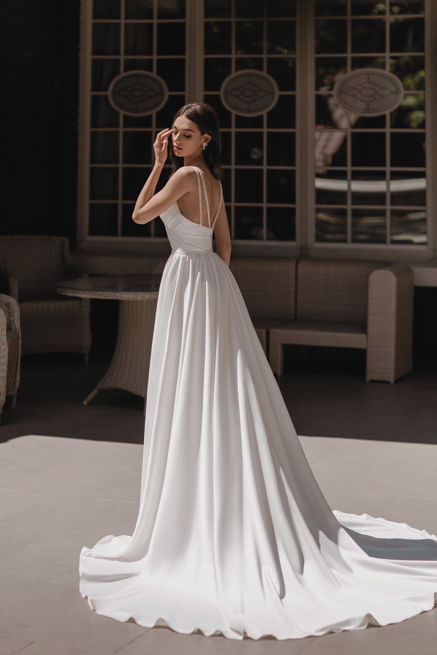VESTIDO DE NOVIA LISO CON PERLAS - TILDA