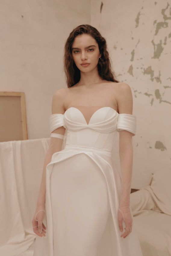 MANGAS Y SOBREFALDA - RODARTE