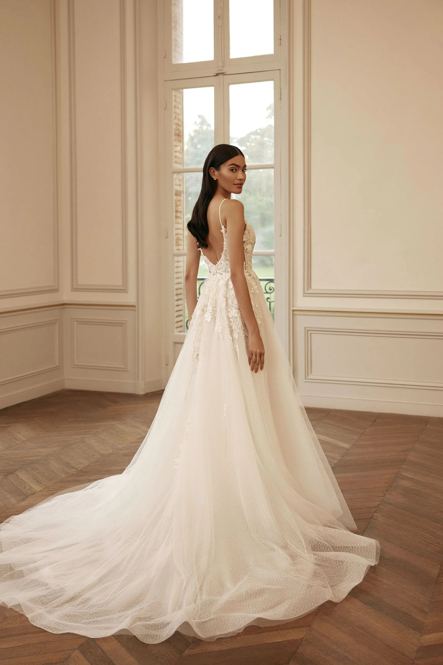VESTIDO PARA NOVIA SILUETA A CON ESPALDA Y ESCOTE DESCUBIERTO - MAGII