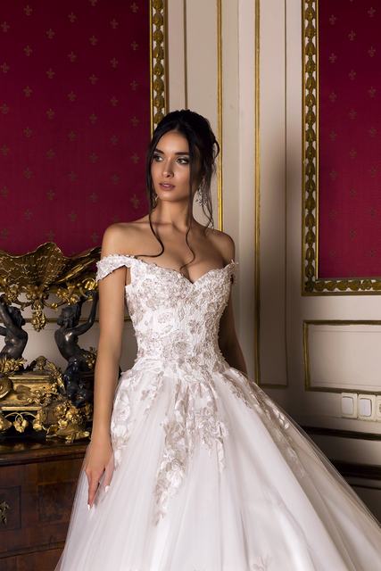 VESTIDO DE NOVIA PRINCESA CON FLORES LILAS-FLORA