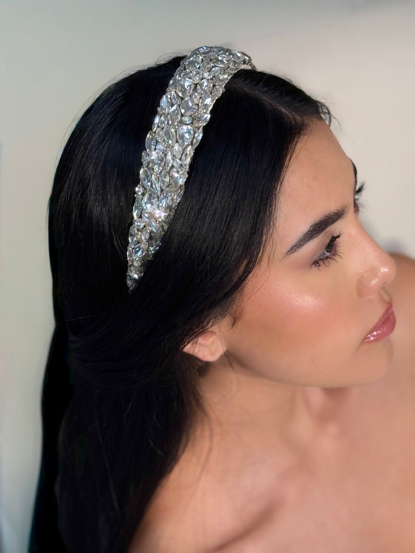 DIADEMA ANCHA CON APLICACIONES ENGASTADAS