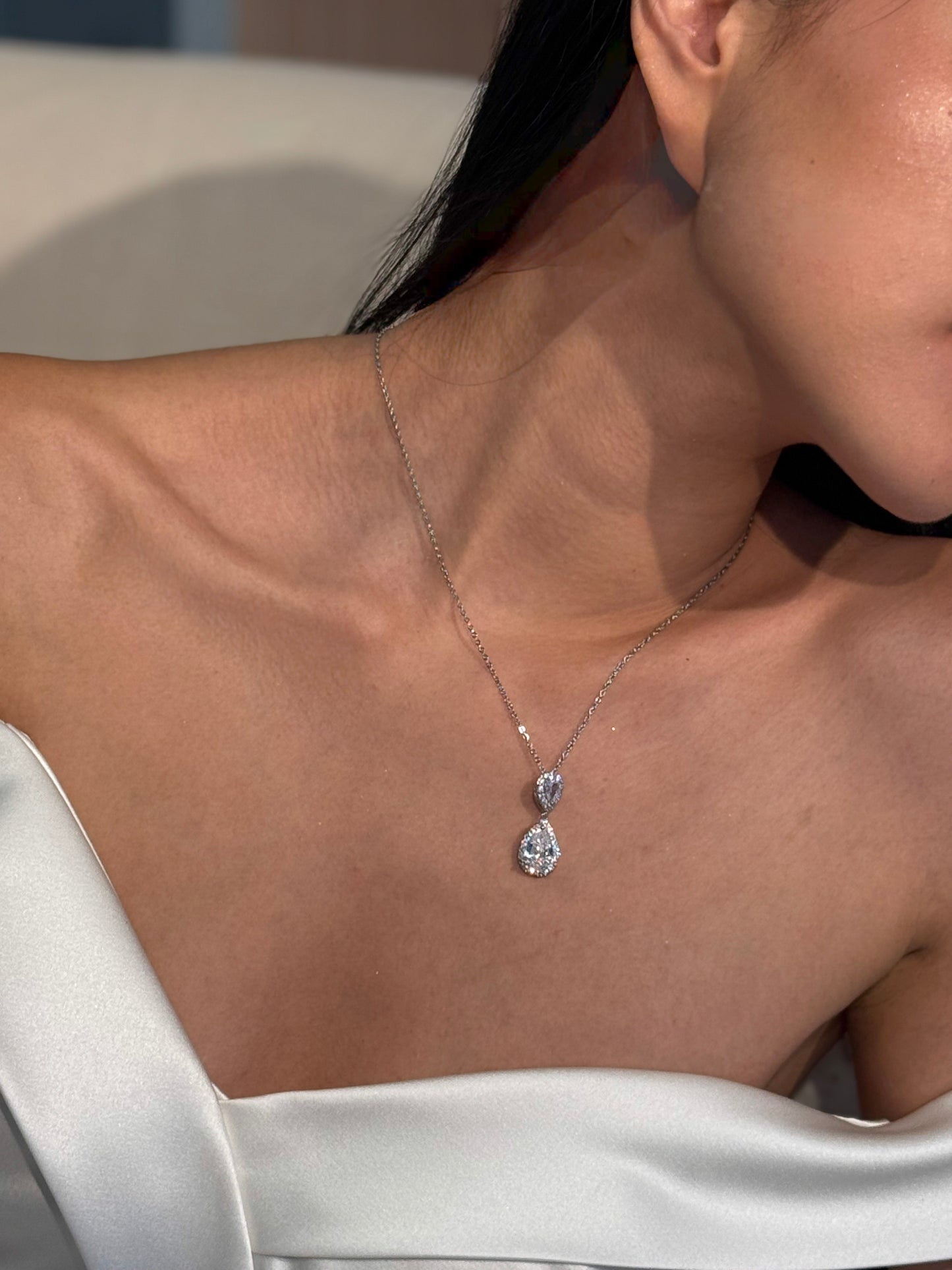 COLLAR PLATEADO CON DIJE DOBLE EN LAGRIMA- LORD