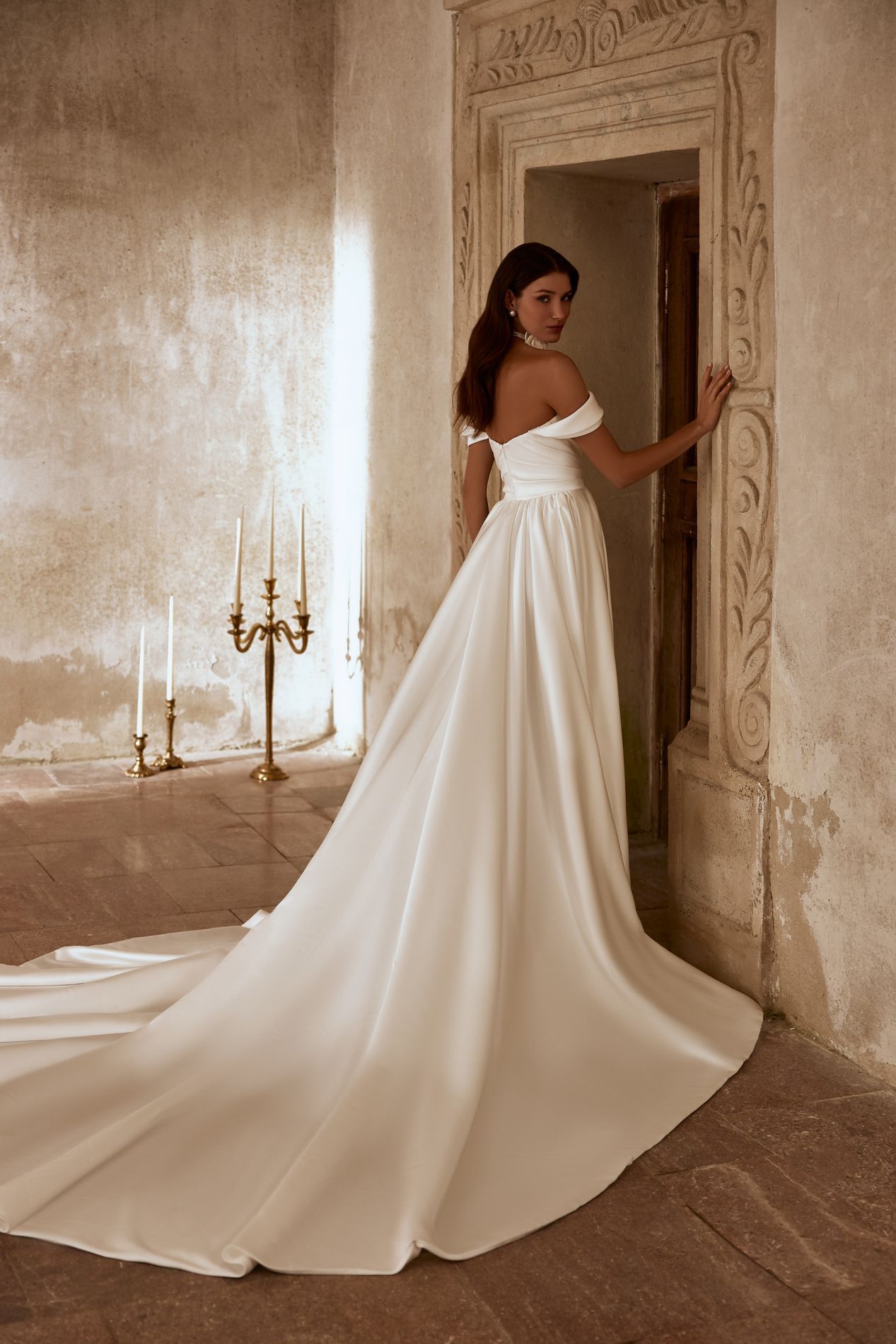 VESTIDO DE NOVIA COLA LARGA LISO CON ABERTURA - LORNA