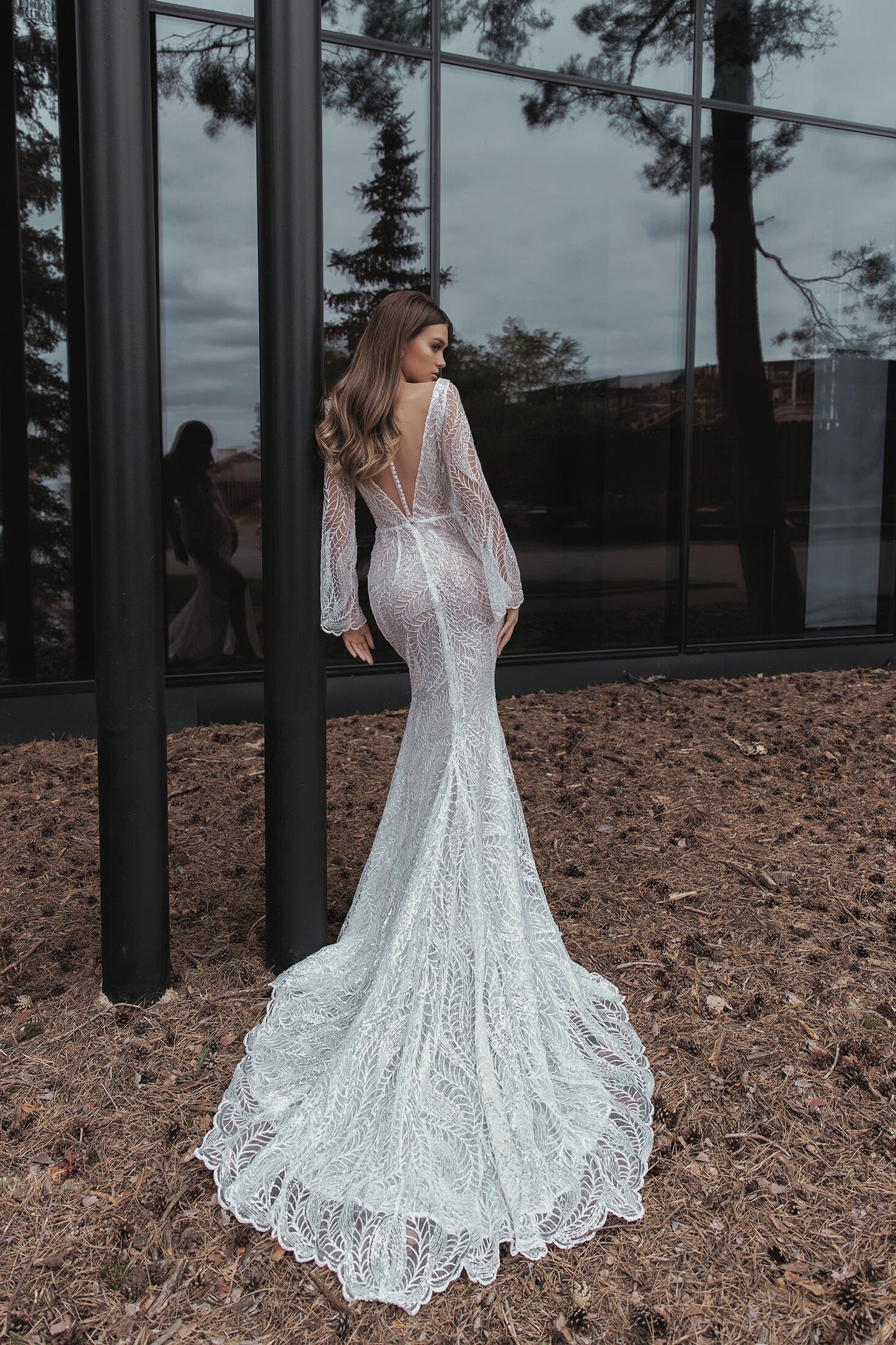 VESTIDO SIRENA CON MANGAS TRASPARENTE - CRISTAL