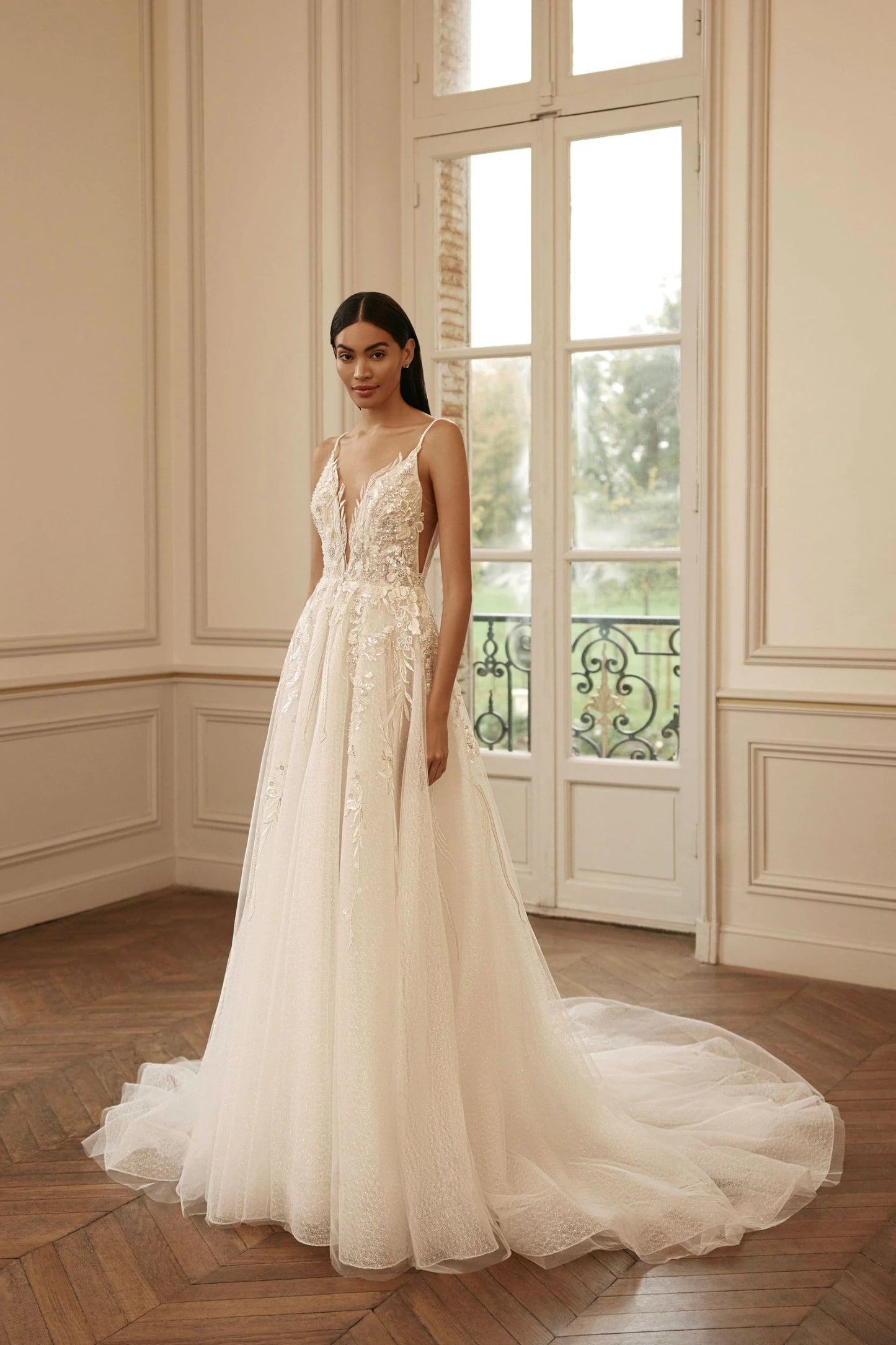 VESTIDO PARA NOVIA SILUETA A CON ESPALDA Y ESCOTE DESCUBIERTO - MAGII