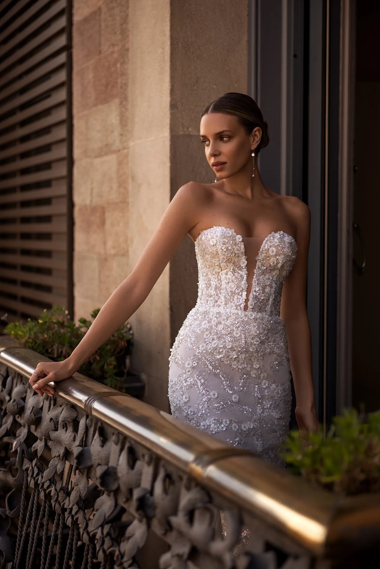 VESTIDO PARA NOVIA SIRENA EN PEDREDERIA CON APERTURA - JORJA