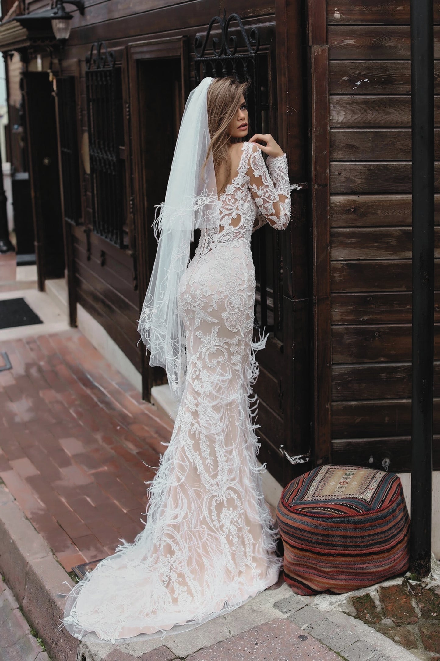 VESTIDO DE NOVIA CON MANGAS EN ENCAJE - CORAL