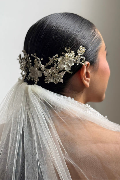 TOCADO PARA NOVIA PLATEADO FLORAL - LAURA