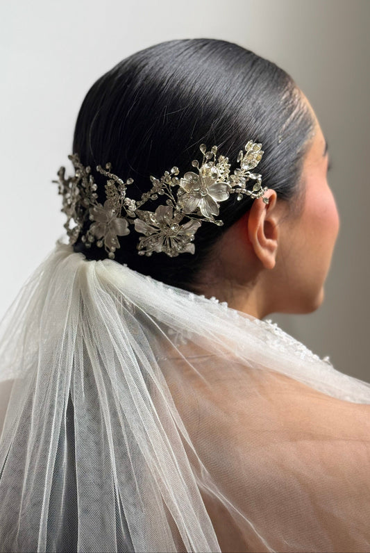 TOCADO PARA NOVIA PLATEADO FLORAL - LAURA