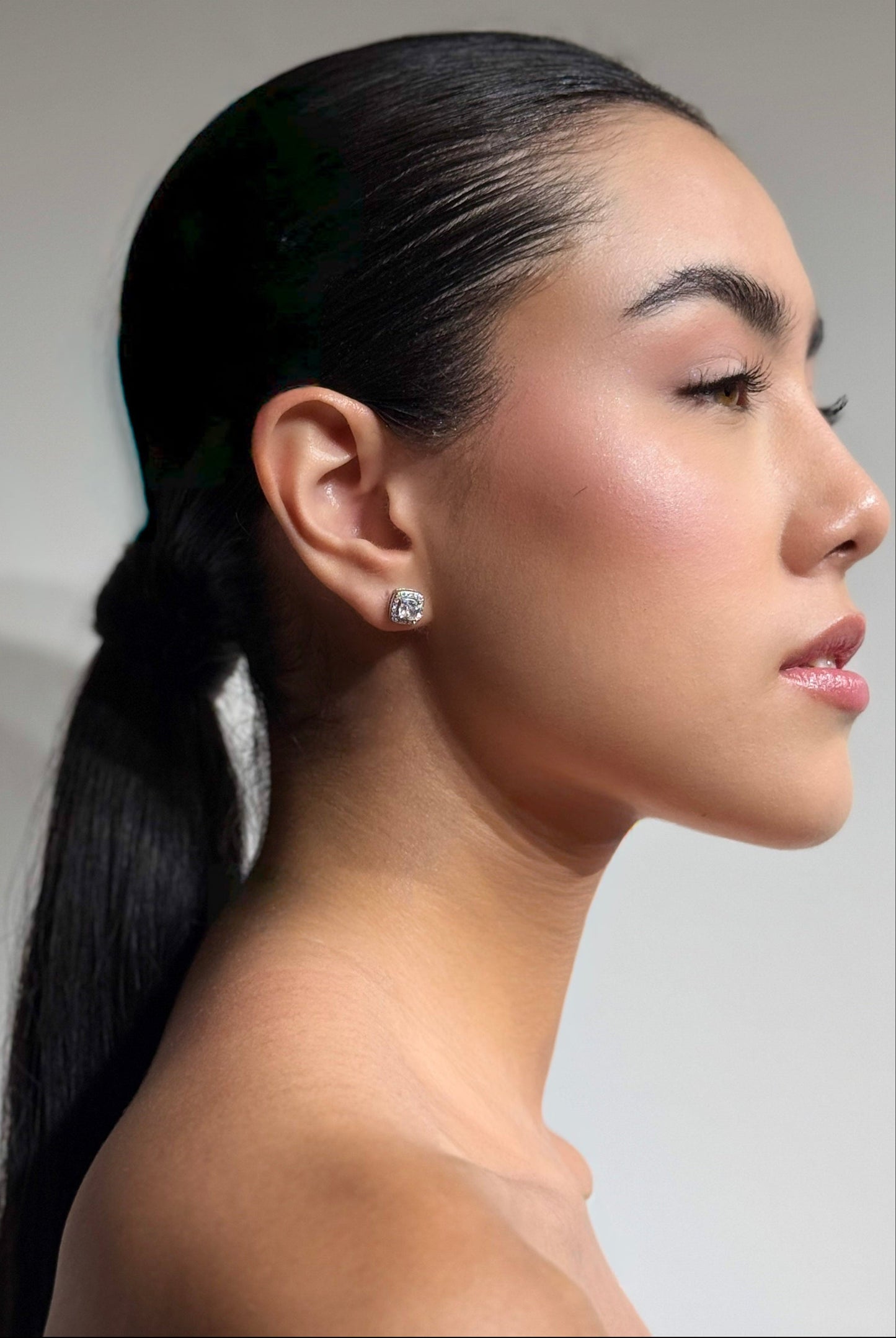 ARETES PLATEADO CUADRADO TIPO HALO - VERÁ
