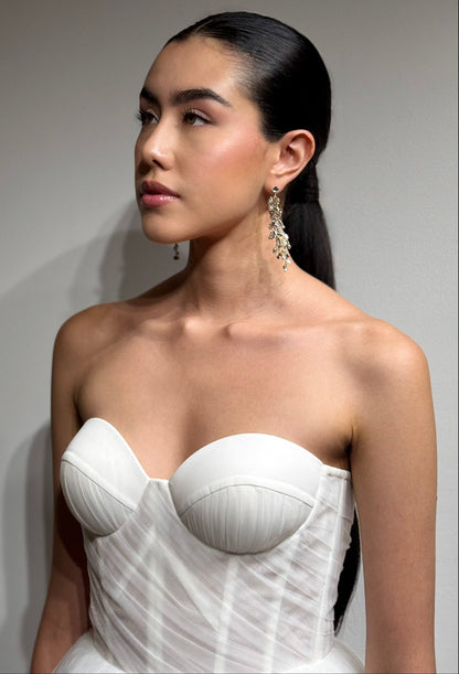ARETES LARGOS IVORY DE FLORES - MAGNOLIA
