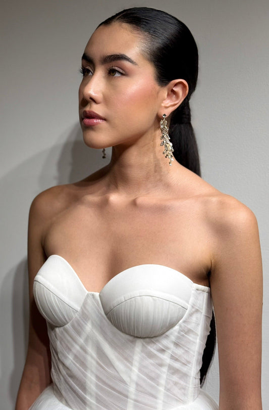 ARETES LARGOS IVORY DE FLORES - MAGNOLIA
