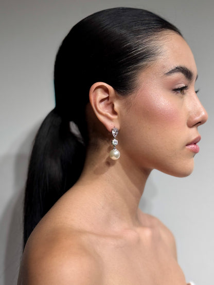 ARETES LARGOS DE ZICON Y TERMINACIÓN EN PERLA - ARIEL
