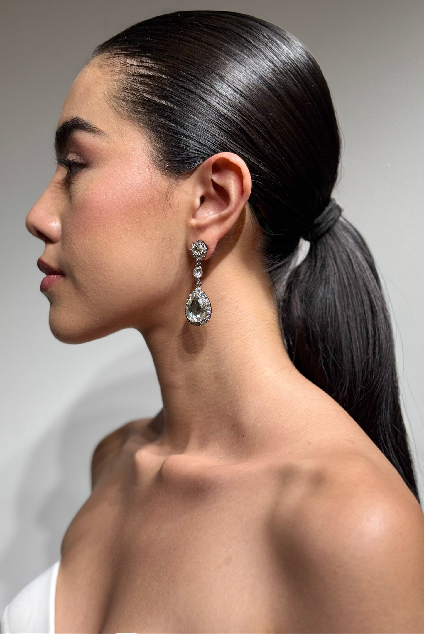 ARETES PLATEADO LÁGRIMA COLGANTE- ELI