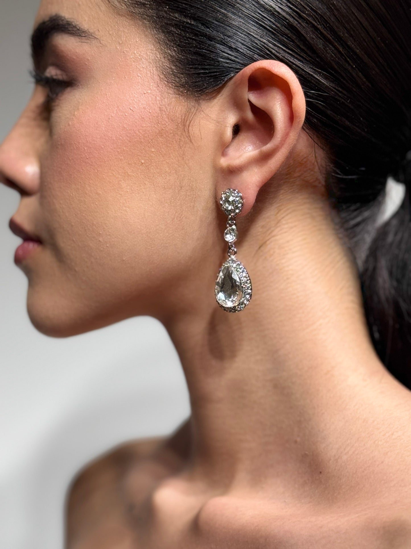ARETES PLATEADO LÁGRIMA COLGANTE- ELI