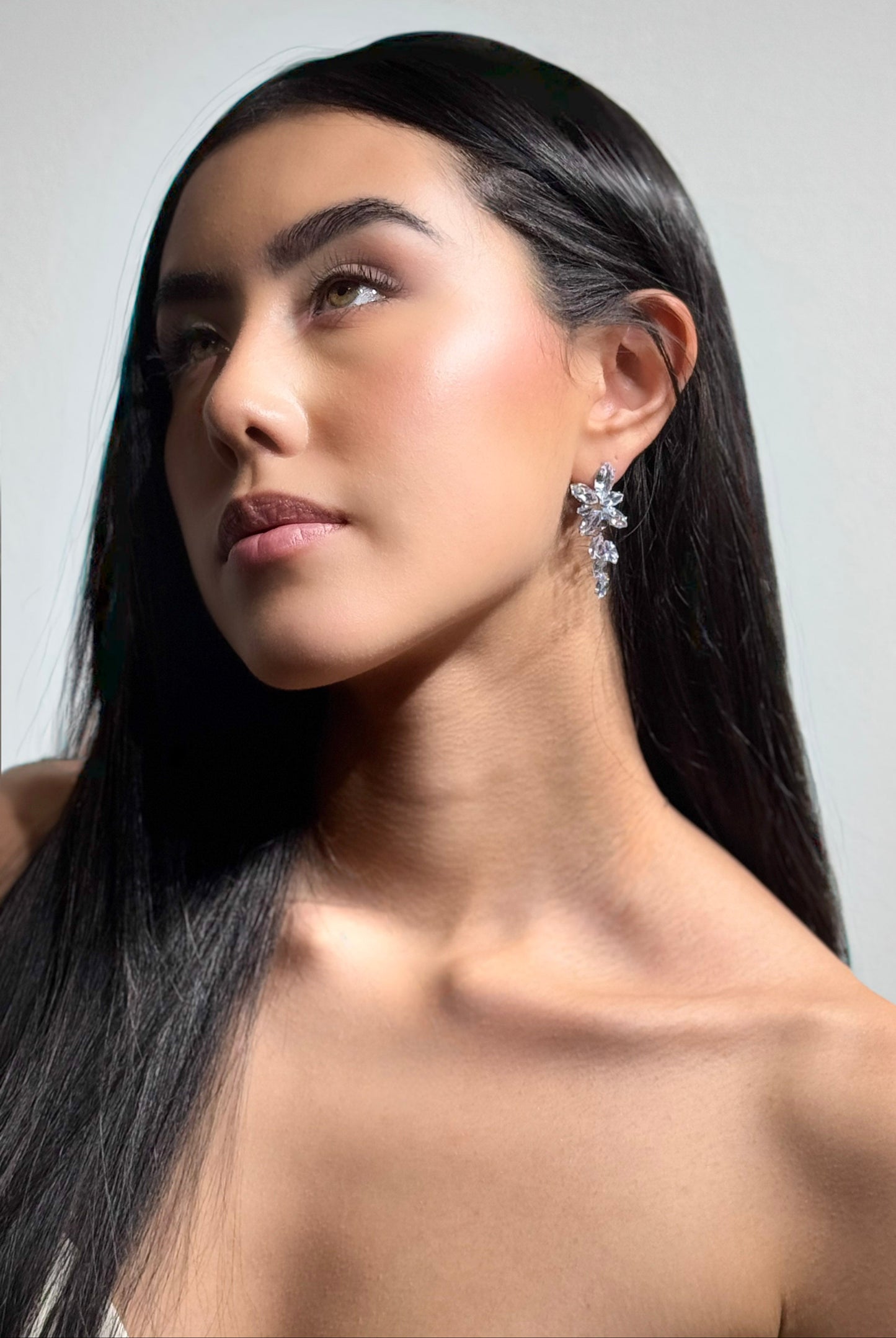 ARETES FLORAL PLATEADO FRIO LARGO - GRETA