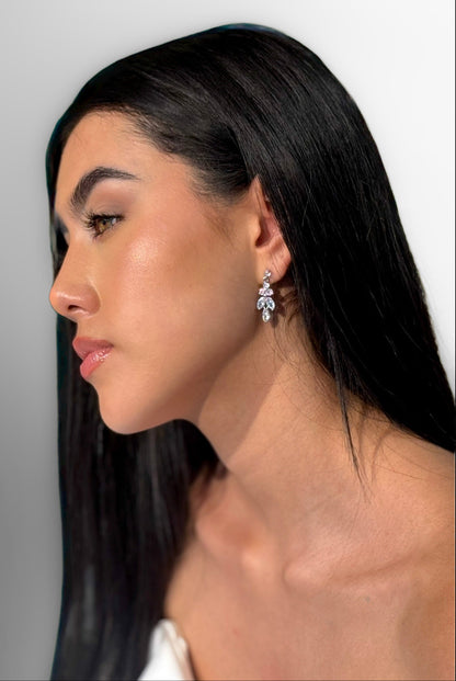 ARETES PLATEADOS FLOR CAIDA - LEADER