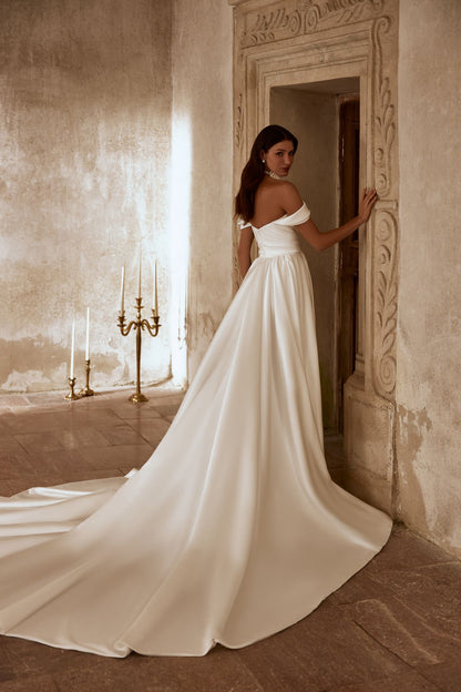 VESTIDO DE NOVIA COLA LARGA LISO CON ABERTURA - LORNA