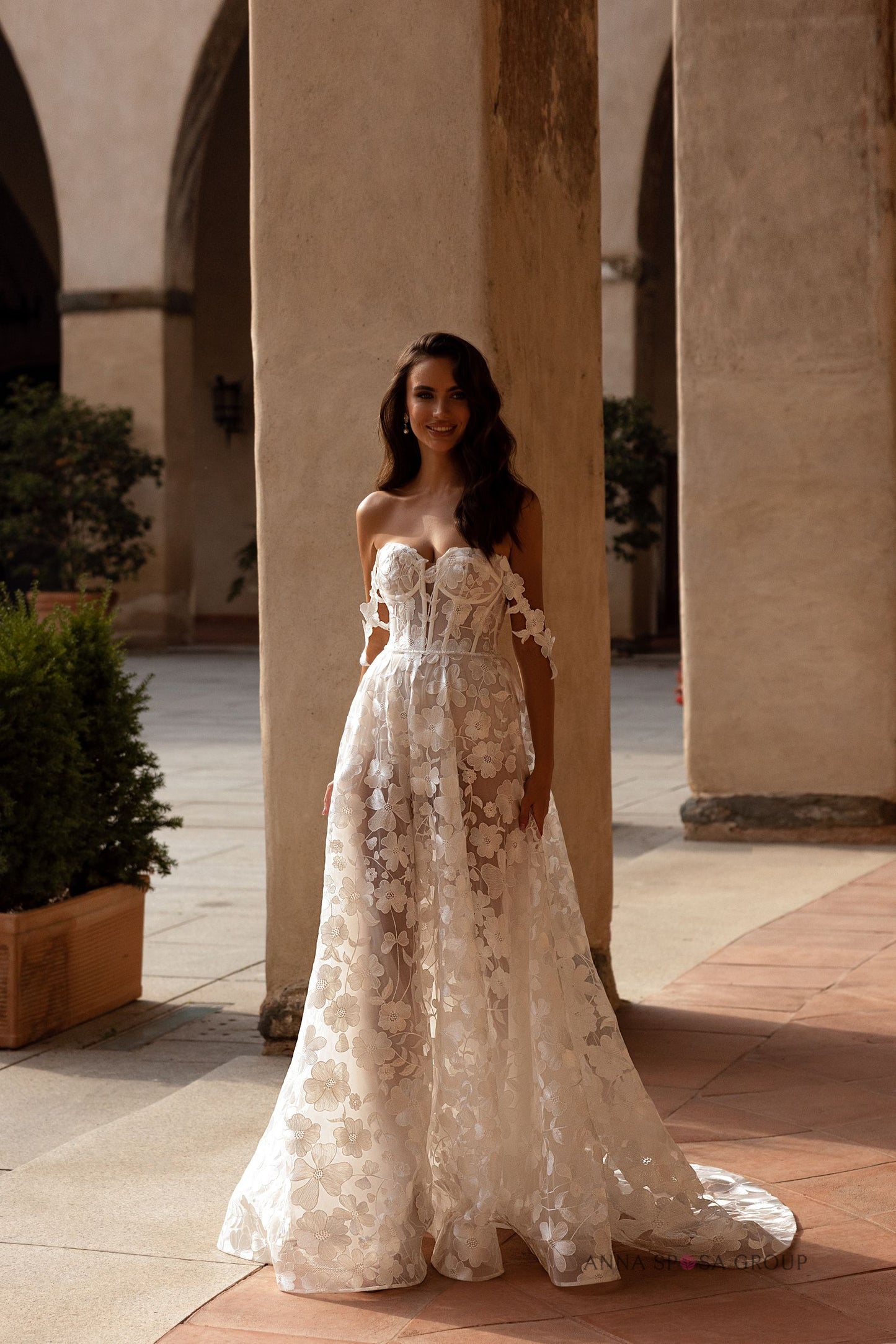 VESTIDO PARA NOVIA CORTE A LIGERO DE BORDADO FLORAR - LUCIANA